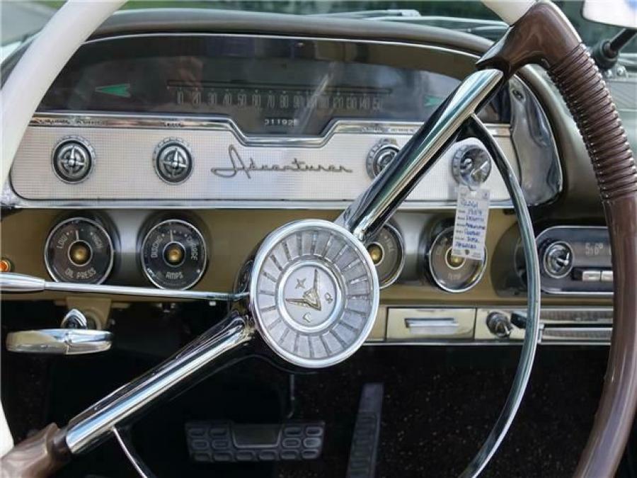 Панель приборов DeSoto Adventurer Convertible (S-26A) 1957 года  (фото 9 из 22)